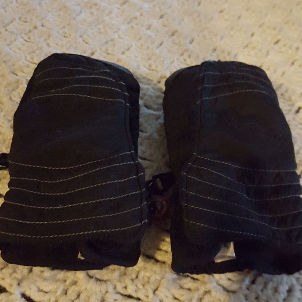 Seirus Innovation cold weather gloves.